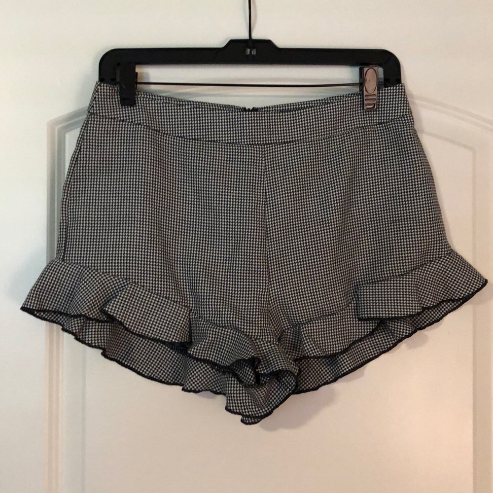 Black and white ruffled shorts
